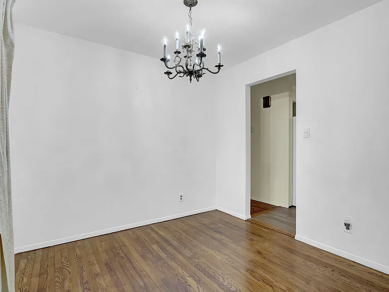 181 W 3rd St — Photo 11