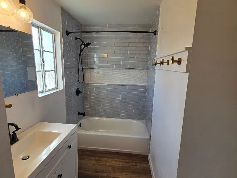 436 Lime Ave #4 — Photo 5