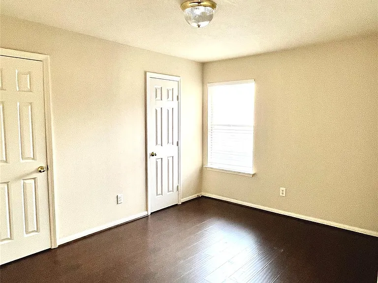 4911 Knights Branch Dr — Photo 17