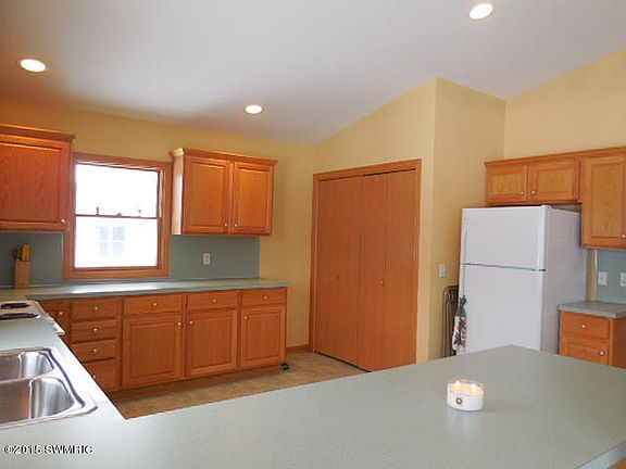 3rd image of 134 W Divina Dr #134