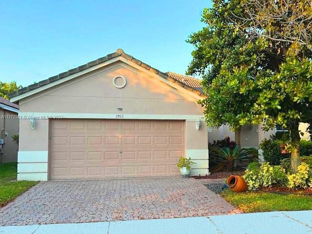 1st image of 1702 Sparrow Ln #1702