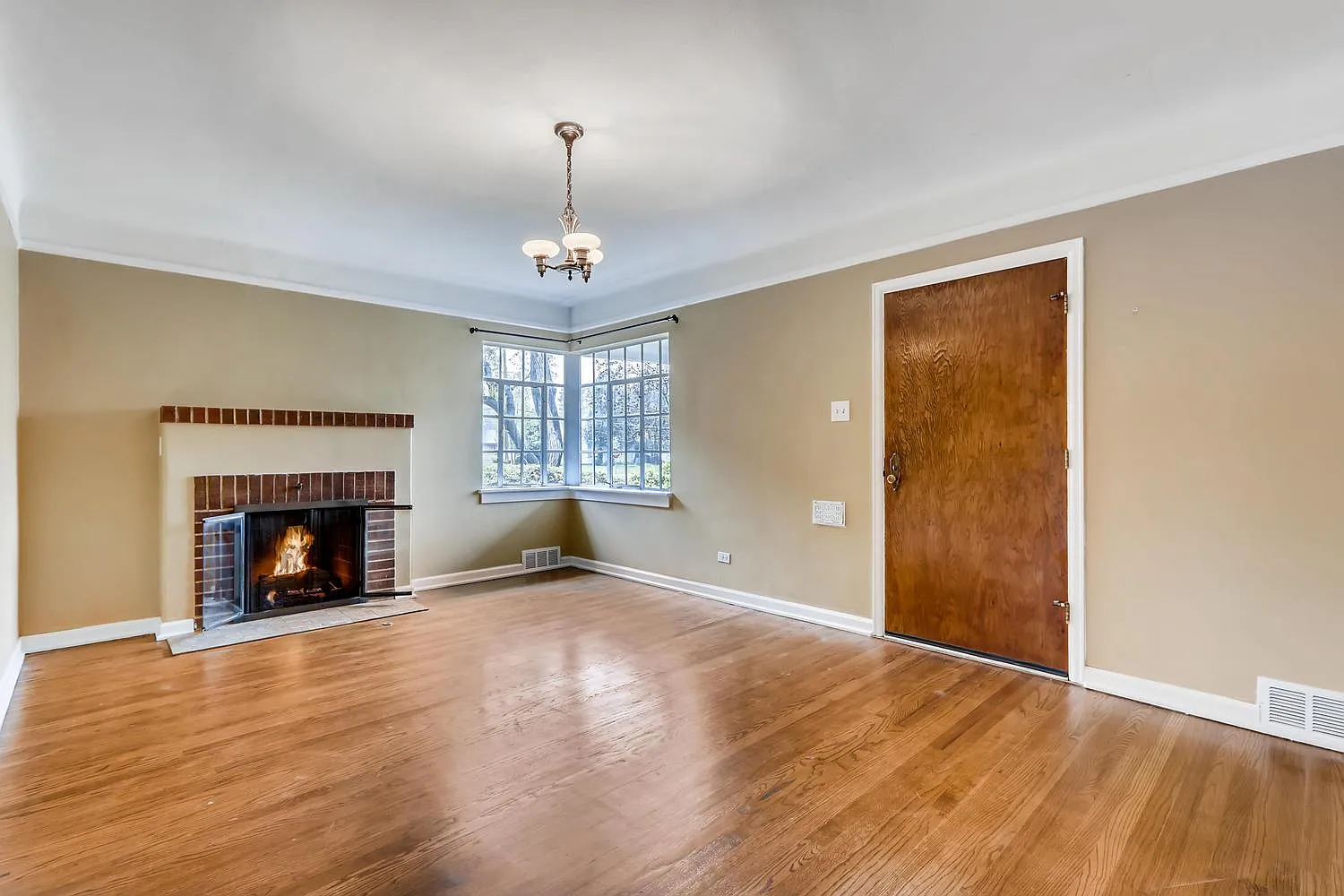 4 bed, 1856 sqft, $2,895 — Photo 3