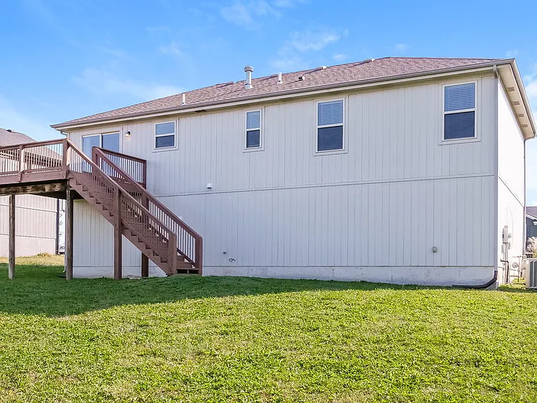 704 Fall Creek Cir — Photo 17