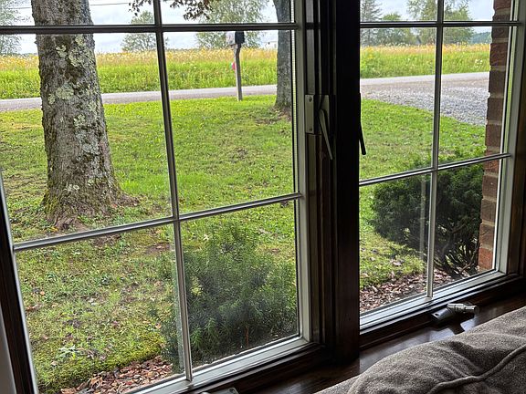 3rd image of 76 Sleepy Hollow Rd