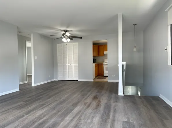1111 Quanset Ct, Schaumburg, IL 60194