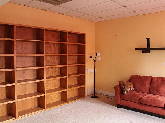 4th image of 1062 E 62nd St APT 8