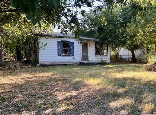409 E Brazos St, Uvalde, TX 78801