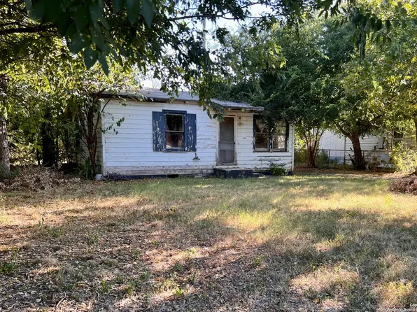 409 E BRAZOS ST, Uvalde, TX 78801