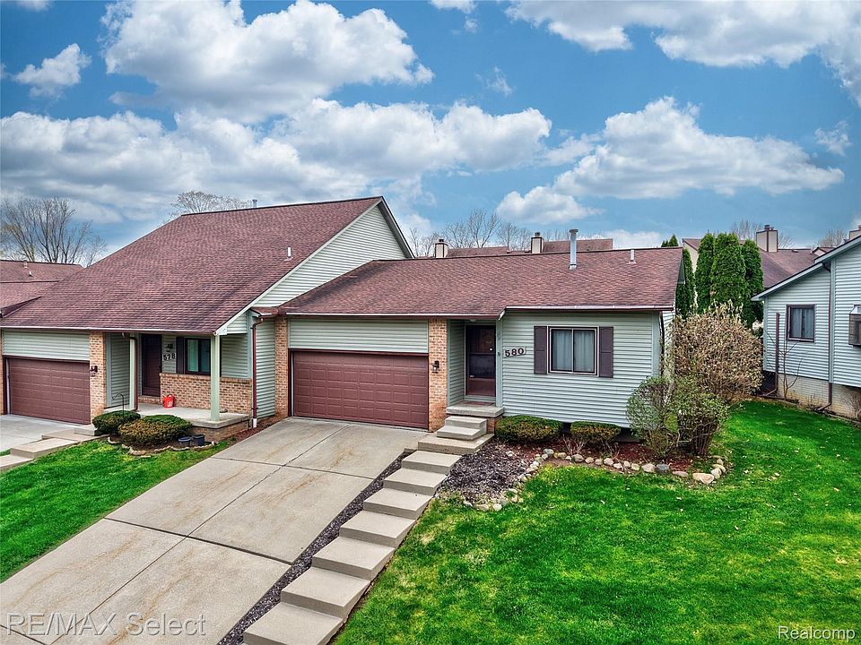 1st image of 580 Oakbrook Cir