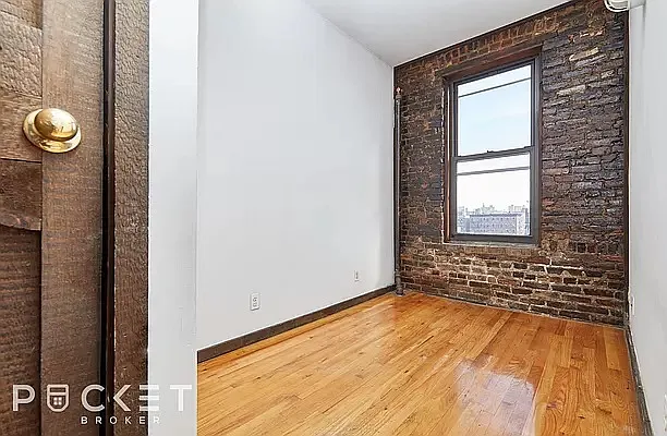 Rented by PocketBroker Inc | media 10