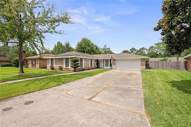 1st image of 105 Bienville Dr