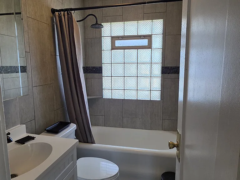1432 W 48th St #2 — Photo 15