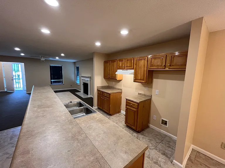 1864 Cedar Ave — Photo 6