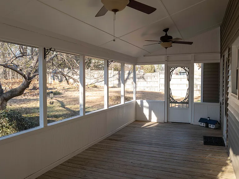8693 Arbutus Dr — Photo 3