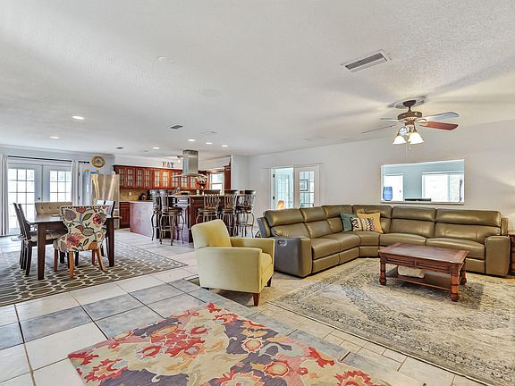 3rd image of 1701 Seabreeze Ave