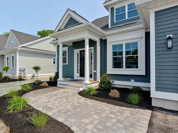 1 Damon Rd #11, Medfield, MA 02052
