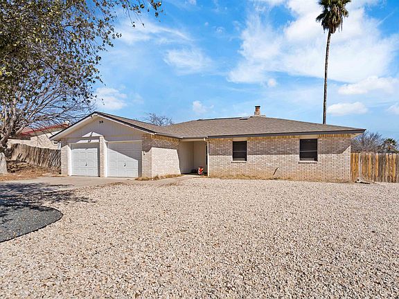 3rd image of 218 Warbonnet Trl