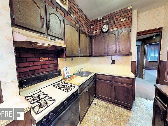 4th image of 1949 E 32nd St