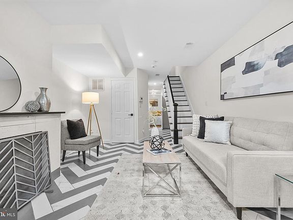 3rd image of 320 G St SE