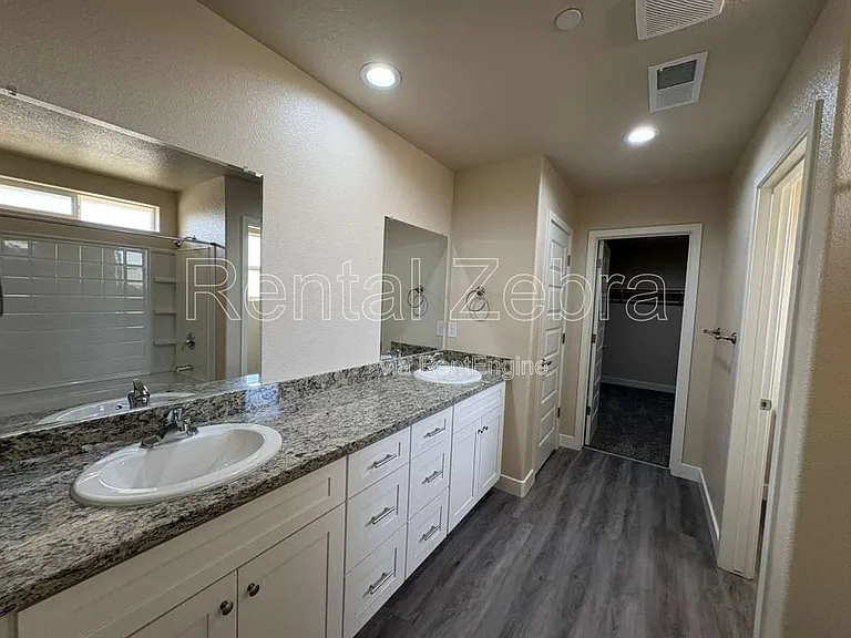 1307 Hermosa Dr — Photo 12