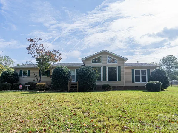 1440 Barbara Dr, Cherryville, NC 28021