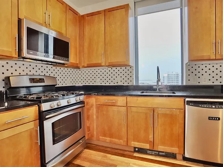 389 Washington St #20A — Photo 3