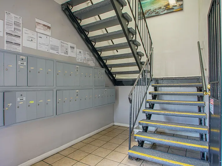 West Adams Studio Apartments — Photo 9