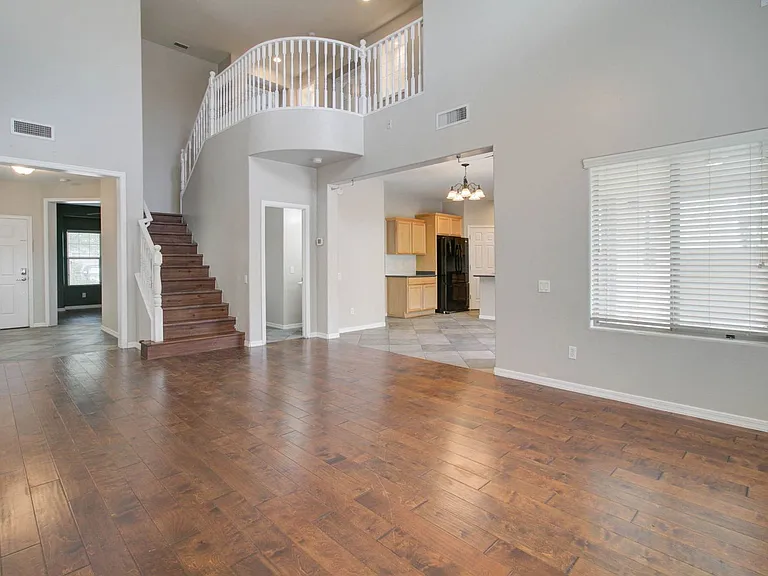 2143 W Marconi Ave — Photo 14