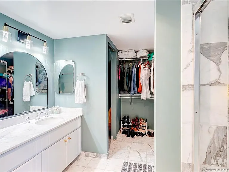 233 NE Edgewater Dr #201 — Photo 38