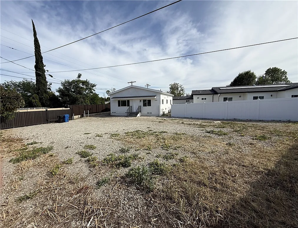 Building Photo - 9132 Balcom Ave