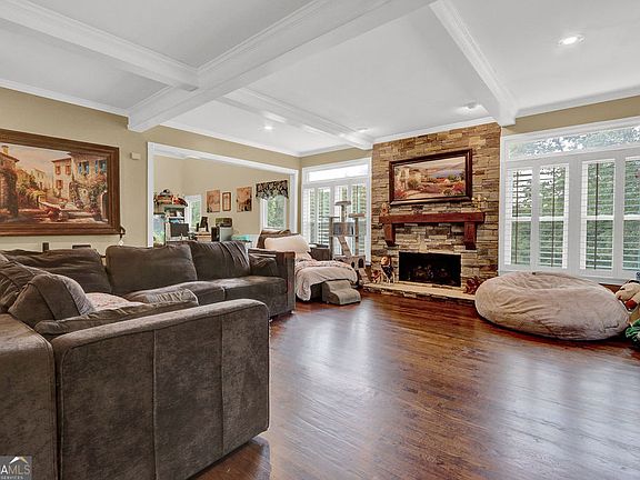 4th image of 1110 Sheridan Way