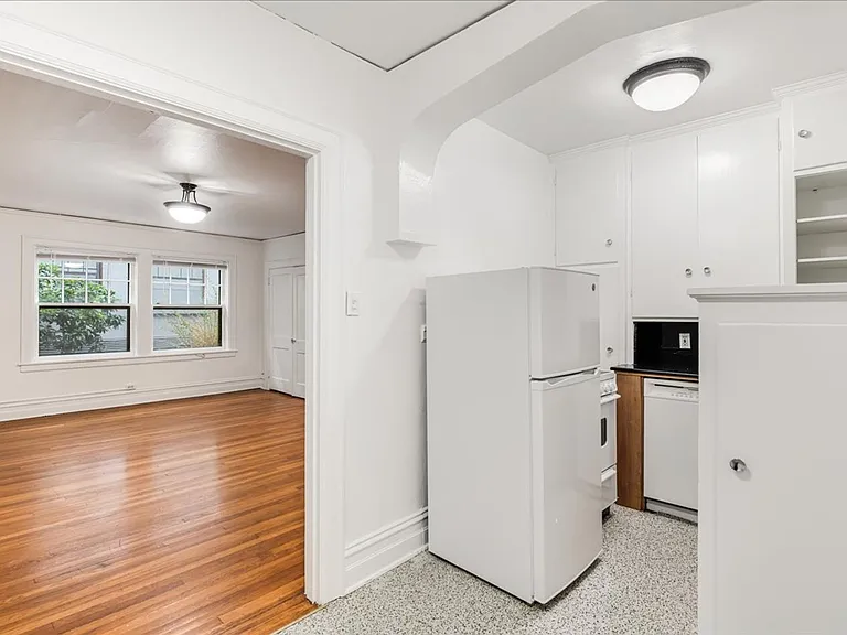 Palace Court Apartments — Photo 12