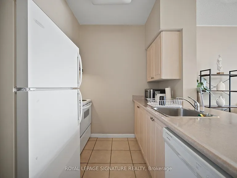 153 Beecroft Rd N #Penthouse 109 — Photo 8