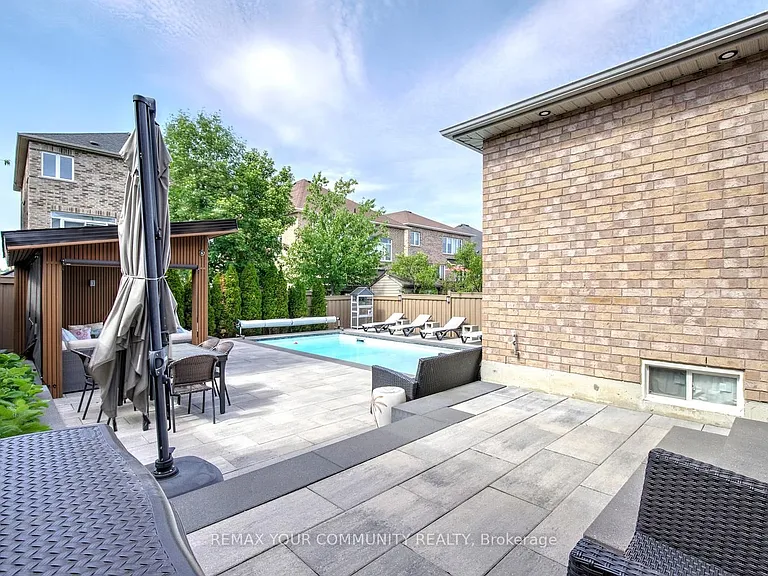 16 Muret Cres — Photo 33