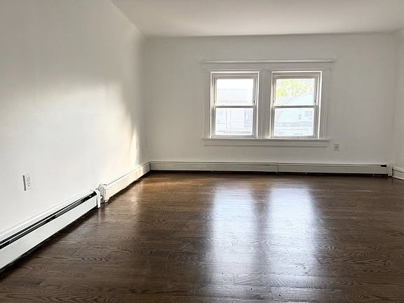 5th image of 217 6th Ave W #D