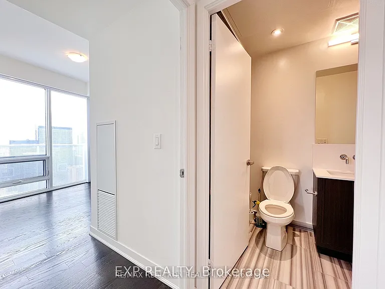 100 Harbour St #6302 — Photo 5