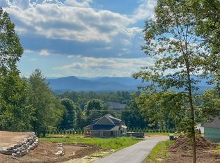 24 Northview Ln, Hendersonville, NC 28792