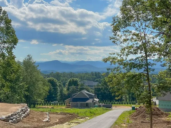 24 Northview Ln, Hendersonville, NC 28792