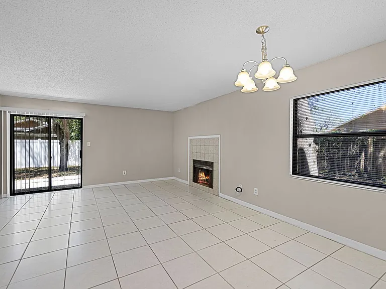 2530 Kamnic Ct — Photo 2