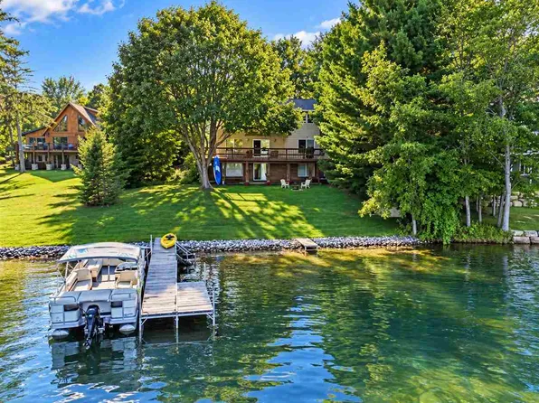 5790 Six Mile Lake Rd, East Jordan, MI 49727