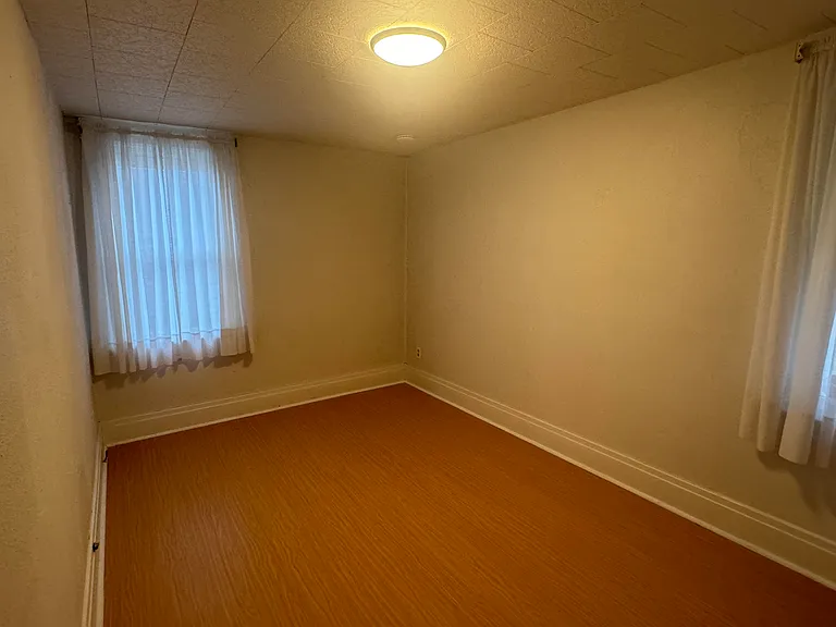 524 University Ave #LOWER — Photo 8