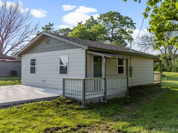 101 E 1st St, Chelsea, OK 74016