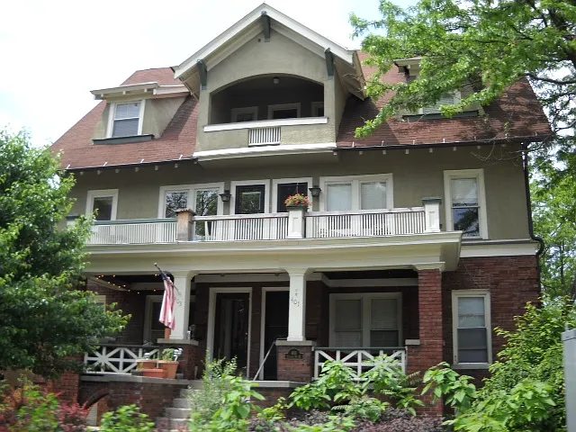 401 College Ave SE — Photo 1