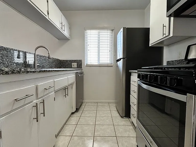 1951 Frank St #14 — Photo 8
