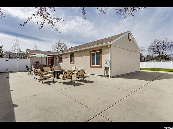 5th image of 709 E Grand Cayman Dr
