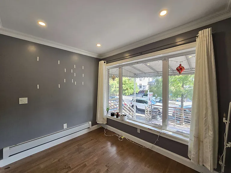 2154 E 23rd St #1 — Photo 11