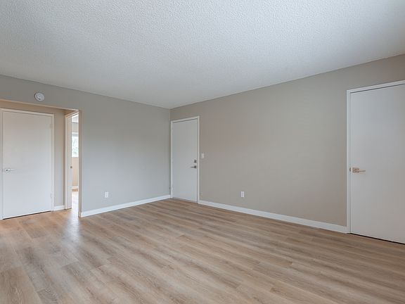 5th image of 1935 SE Main St APT 8