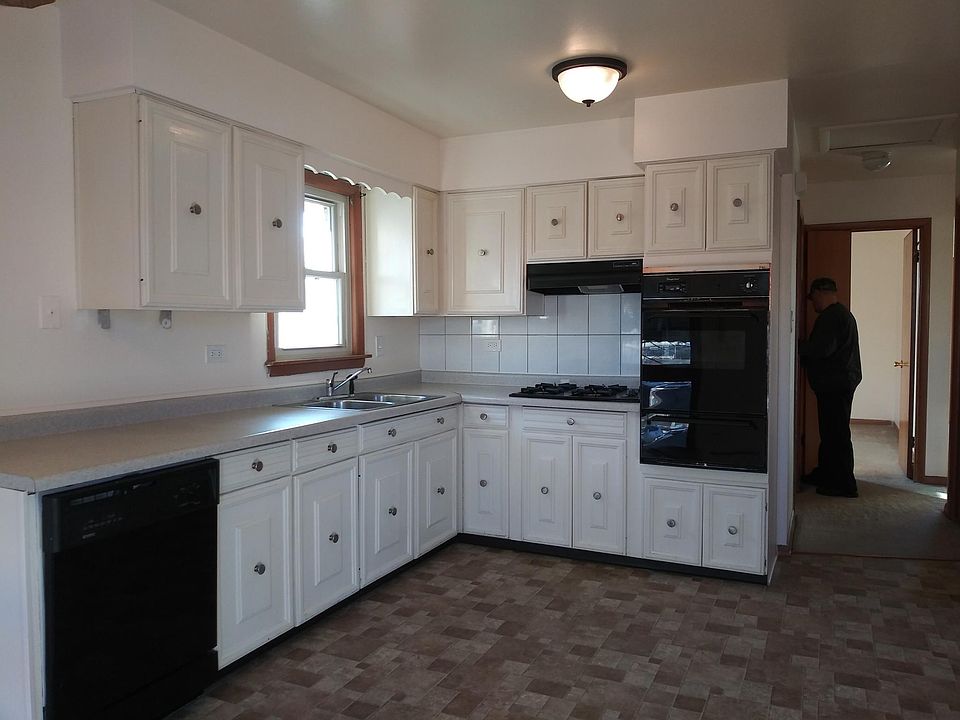 1st image of 9337 S Kolmar Ave