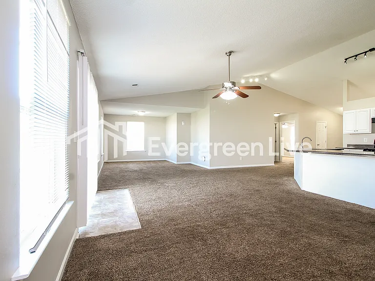 481 Candleglow Dr — Photo 5