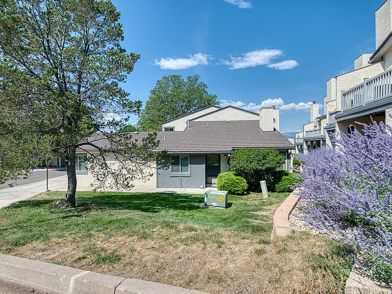 4618 Excalibur Ct — Photo 2